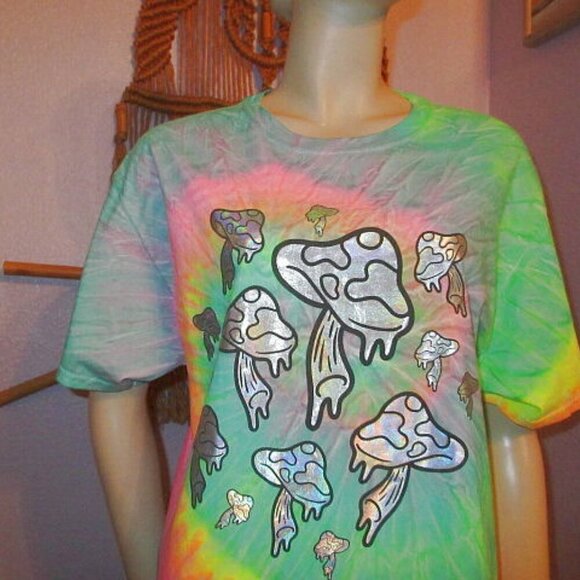 Spencer's Magic Mushrooms T-Shirt Size L Crinkle Cotton Iridescent Groovy Trip - Picture 2 of 6